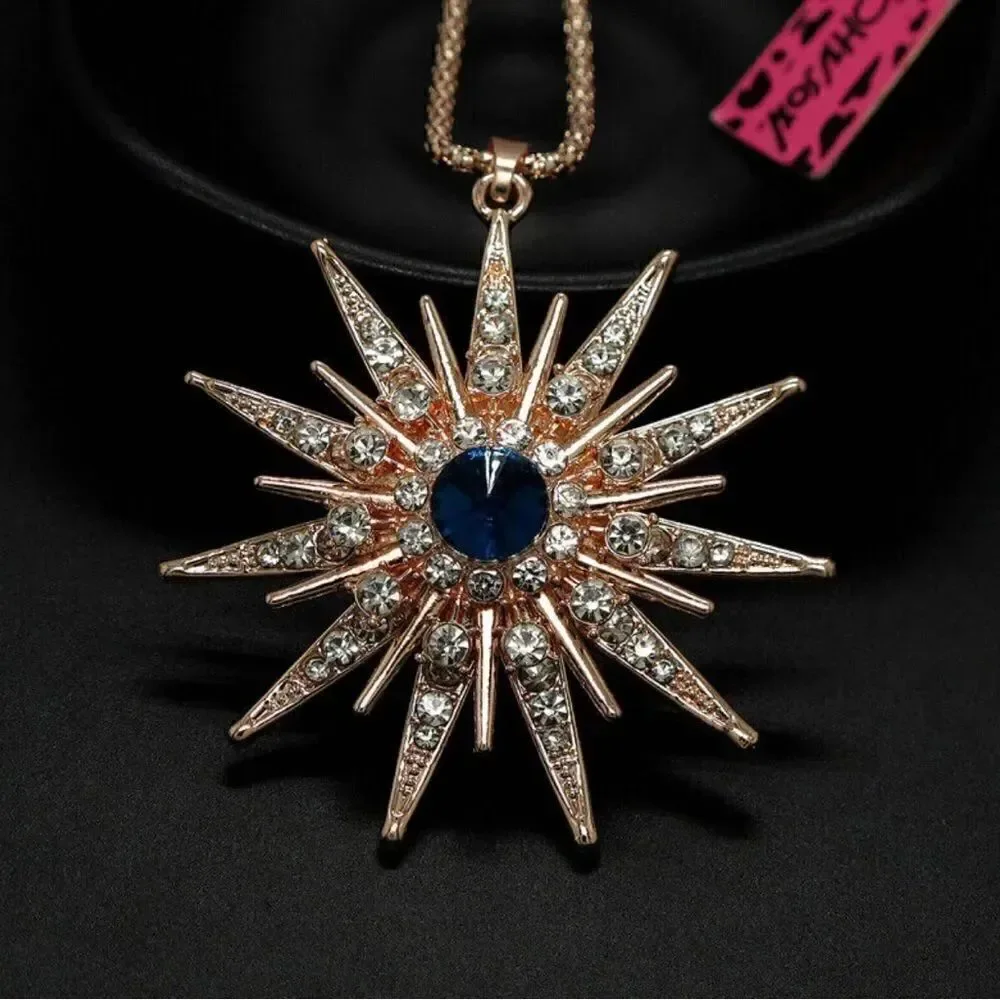 🔥 Betsey Johnson stunning crystal embellished starburst pendant necklace 🔥
